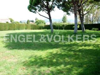 Flat plot in Can Teixido, Coast..
