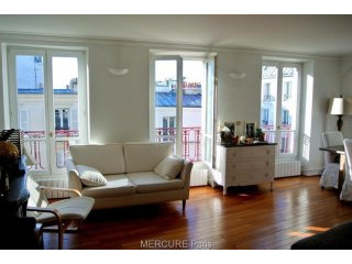 2 bedroom Flat For Sale: 75018 PARIS