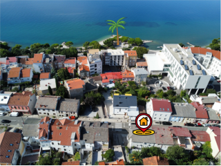 Crikvenica, centar - tri stana 200 metara od mora