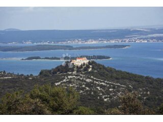 Interesantna i posebna lokacija! Otok Babac-građevinsko zeml