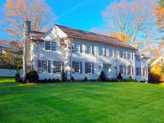 5 bedroom House For Sale: 7 Plow Lane..