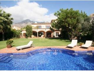 Villa for sale in Sierra Blanca..
