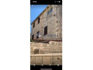 Brač, Pučišća, 2 kuće 270m2 + 30 m2, parcela 370m2