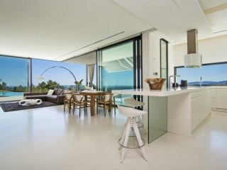 Luxury Villa With Spectacular Views In..