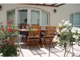 West Coast Bay Garden Duplex Apartment