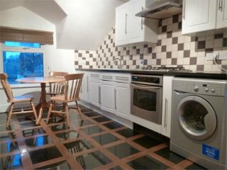 Comyn Road SW11 1QB
