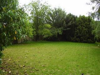 Building Land, walking distance within..