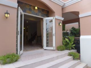 3 bedroom low maintenance house at..