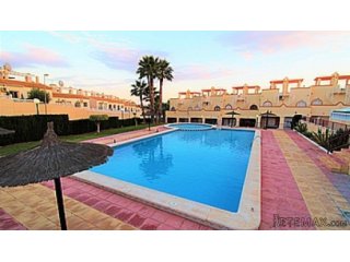 3 Bed 2 Bath 2 Lounge South Facing Townhouse..