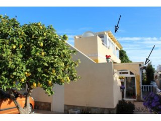 A SUPERB west facing, 2 bedroom, 1 bathroom 54m2 Townhouse..