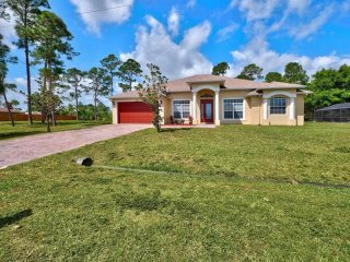 1526 Se Manth Lane, Port Saint Lucie..