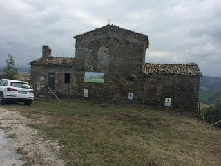 Large Property In A Panoramic Location
