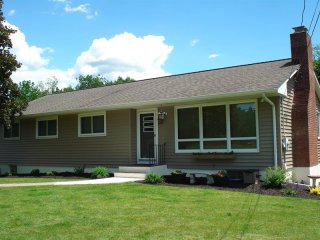 4 bedroom House For Sale: 33 Lakeview..
