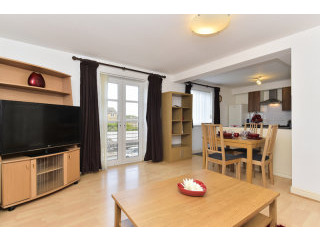 Canary Wharf, E14 3WW [ID: 137LP]