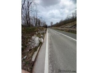 Permani, zemljište uz glavnu cestu