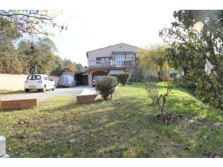 Villa With Views In Dominant Position
