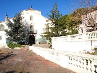 Modernist house in the center, Coast..