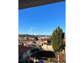 Kuća s pogledom na more u centru Medulina!
