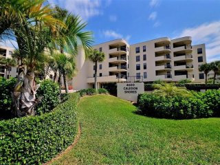 2 bedroom Flat For Sale: 4600 Highway..