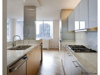 Corner Home==split 3 Beds==lux..