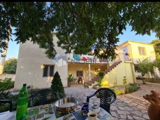 Zadar, Gornji Karin,200 m od plaže, kuća sa 5 apartmana- P..