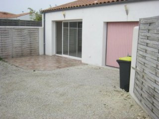 2 bedroom house, close to Les Mathes..
