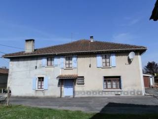 Ideal Location For This 4 Bedroom House..