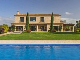 Modern Country Home With High Quality..