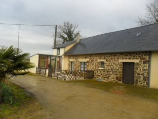 Countryside Longere in a Nice Setting
