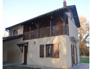 Immaculate edge of town house with..