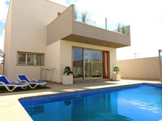 3 Bedrooms - Villa - Alicante - For Sale