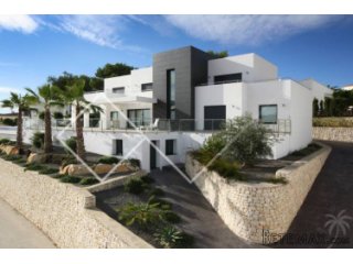 Modern villa built in 2013 situated with beautiful open..