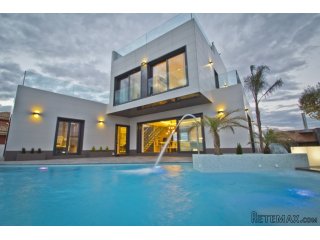 This new project is formed by independent villas from 150m2..