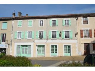 Large building in thriving Limousin..