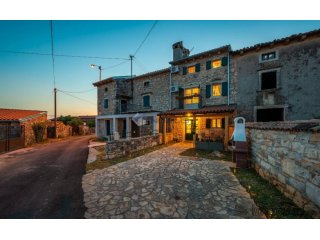 Poreč-Baderna useljiva kuća u nizu.