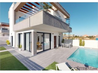 Extraordinary villa in Los Montesinos. The house has three..