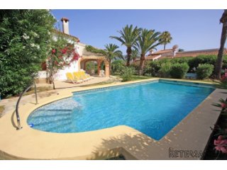 Magnificent villa for sale only 250m walking distance from..