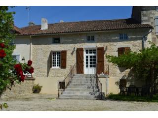 Village property close to Ruffec with 6..