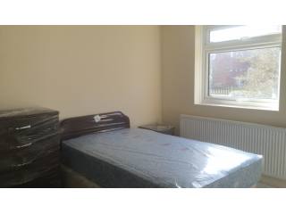 FULLY REFURBISHED DOUBLE ROOM TO LET -..