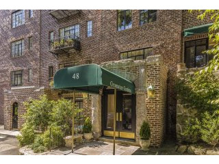 2 bedroom Commercial Property For Sale:..