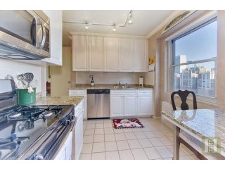 1 bedroom Apartment For Sale: 300 EAST..