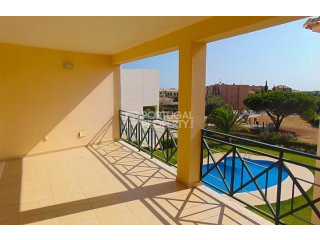 Spacious 2 bed with large terraces near..