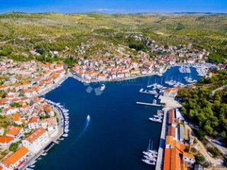 Brač -Milna samostojeća kuća 160m2