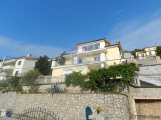 LOVRAN, Kuća sa 3 stana