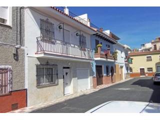 Town House - This fabulous spacious..