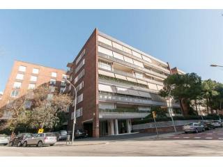 5 bedroom Flat For Sale: BARCELONA..