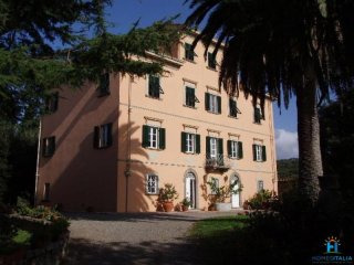 Manor house with separate farmhouse