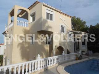 Sunny villa with views to the lagoon