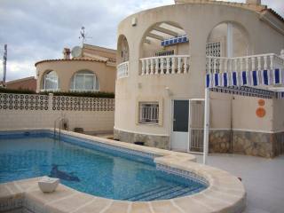 4 Bedrooms - Villa - Alicante - For Sale