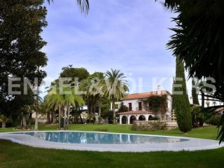 Equestrian Mansion With Prestigious..